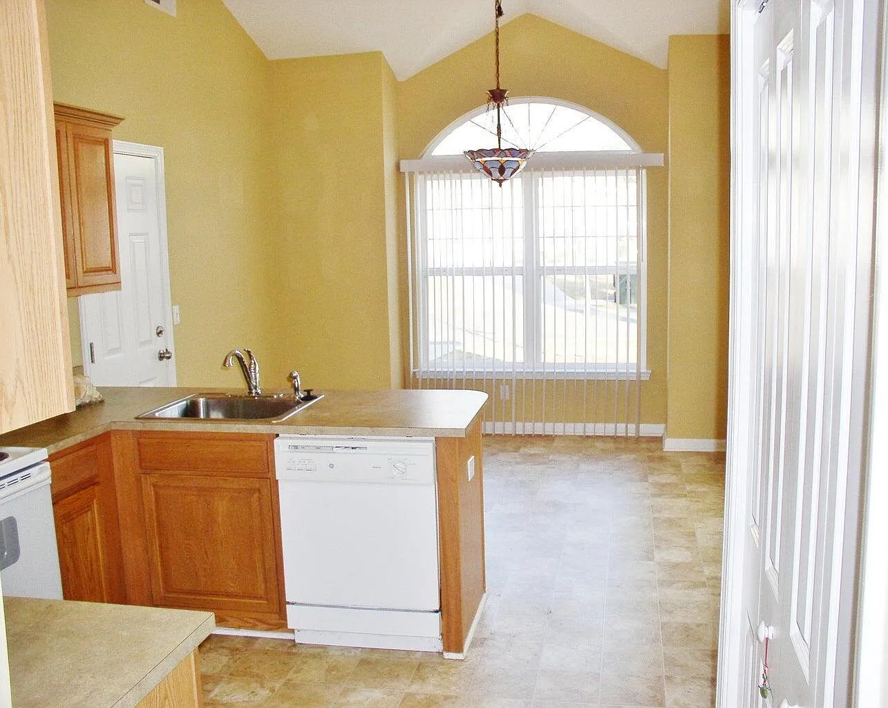 3 bed, 1552 sqft, $2,000 — Photo 4
