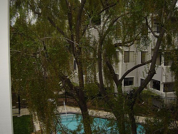 5th image of 1068 Maywood Ln