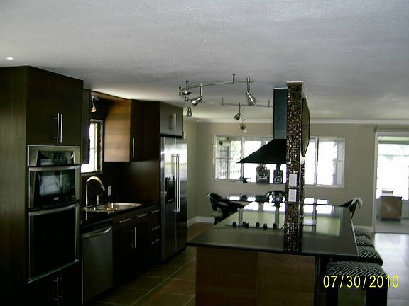 2nd image of 2913 Lakeshore Dr