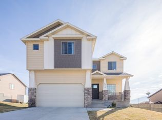 8986 N Barton Creek Dr, Eagle Mountain, UT 84005