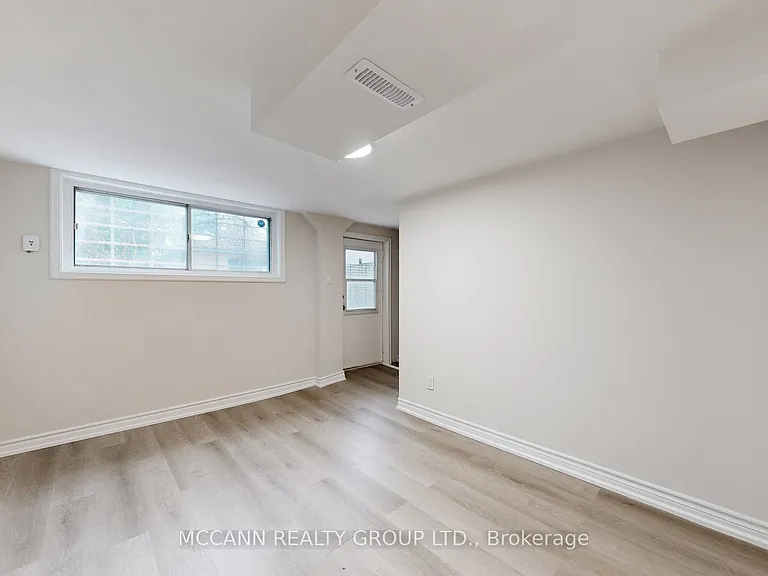 496 Northcliffe Blvd #BASEMENT — Photo 13