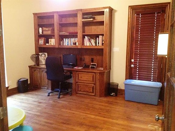 5th image of 3125 Robert Dr