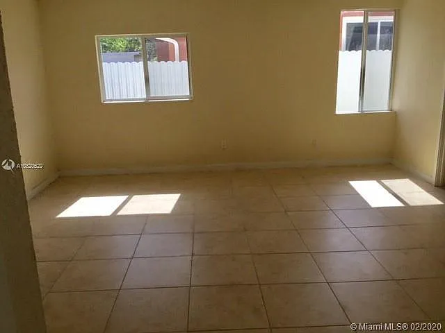 1961 SW 33rd Ave — Photo 6
