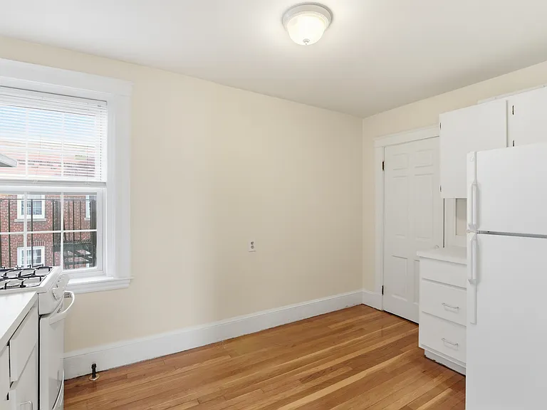0 Greenleaf St #24 — Photo 9
