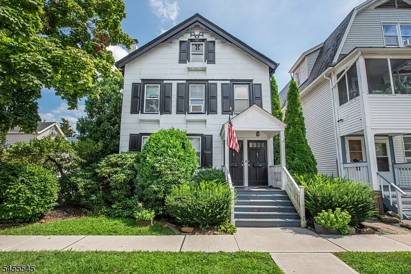 39 Midland Ave #2