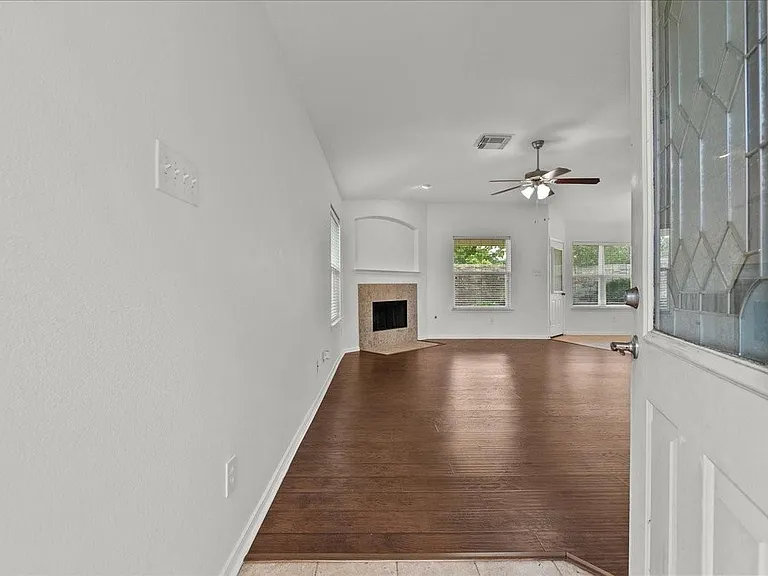 202 Pebble Walk Ln — Photo 3