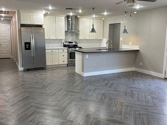 3rd image of 1416 E Del Rio Dr