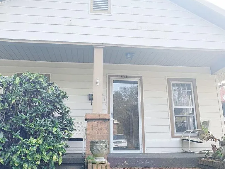 315 Brooks St — Photo 2