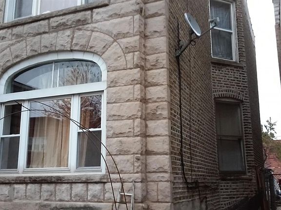 4th image of 1535 N Hamlin Ave
