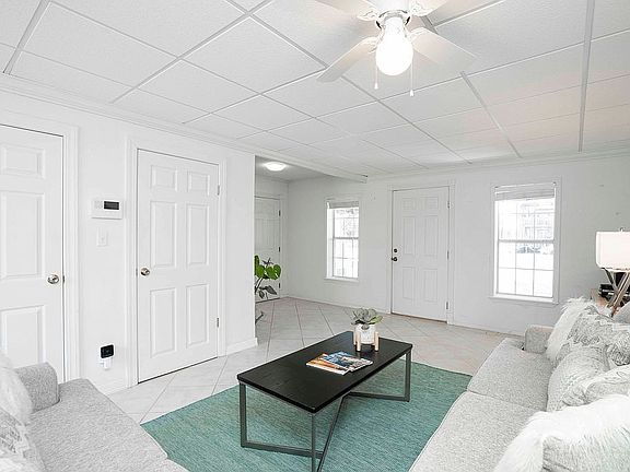 5th image of 139 Windward Dr