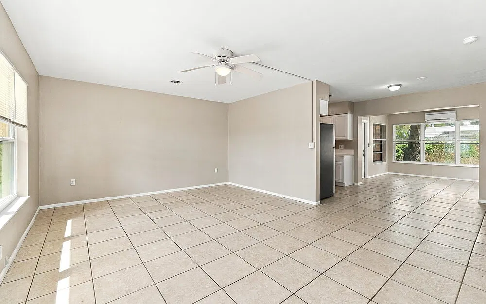 3 bed, 2.0 bath, 1929 sqft, $2,225 — Photo 4