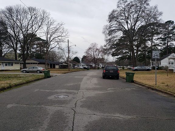 5th image of 1402 E Circle Dr