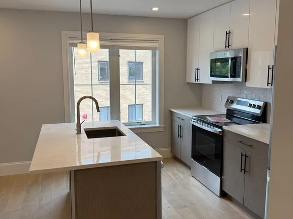 400 Market St #206, Brighton, MA 02135