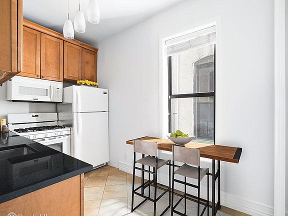 4th image of 516 E 82nd St APT 4R