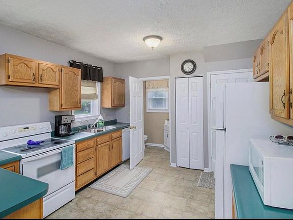 3rd image of 1307 Nassau St