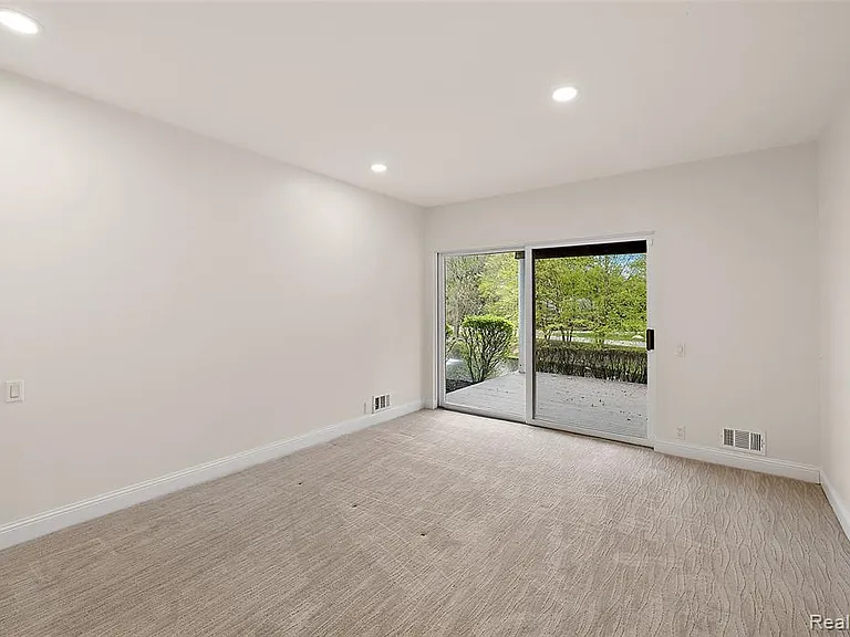 1756 Alexander Dr — Photo 23