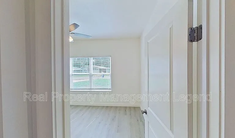 1009 Dubois St — Photo 5
