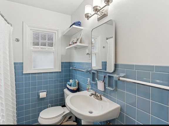 3rd image of 6032 Norwaldo Ave