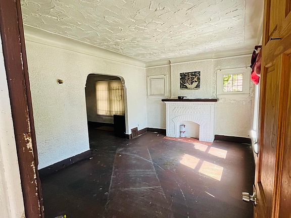 3rd image of 14865 Mendota St