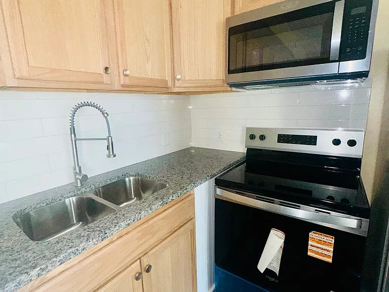 6 N. Dooley Ave. — Photo 11