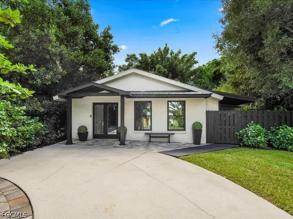 1046 Sperling Ave, Naples, FL 34103