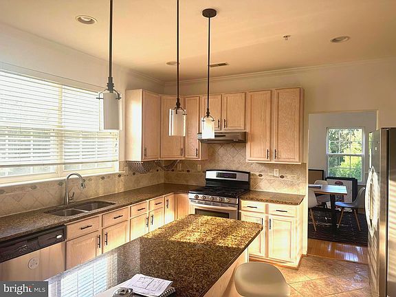 3rd image of 1401 Windjammer Ct