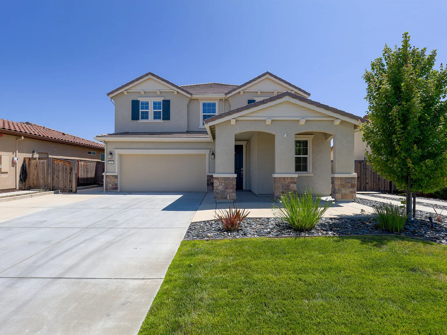 5 bed, 2695 sqft, $6,500 — Photo 1
