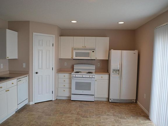 3rd image of 8400 Overmont
