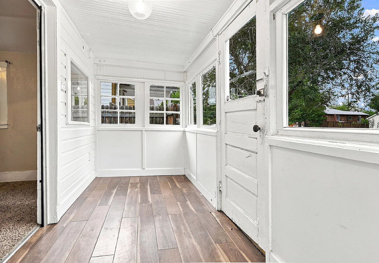 1 bed, 1.0 bath, 564 sqft, $1,496 — Photo 3