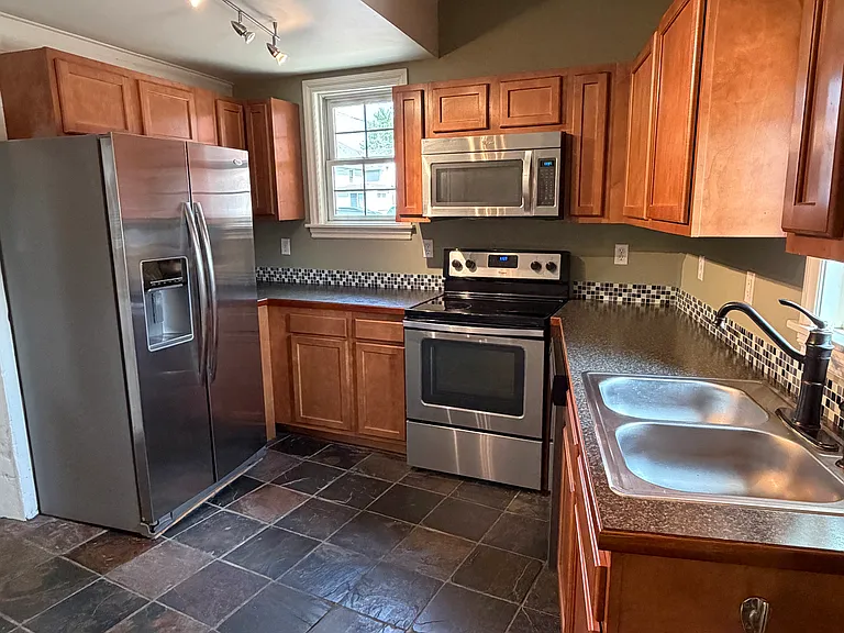 817 Pine Grove Ave #1 — Photo 10