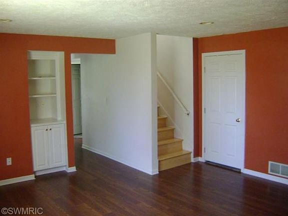 4th image of 3329 Clear View Dr