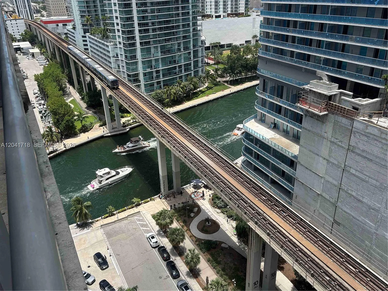 Neo Vertika Condo — Photo 2