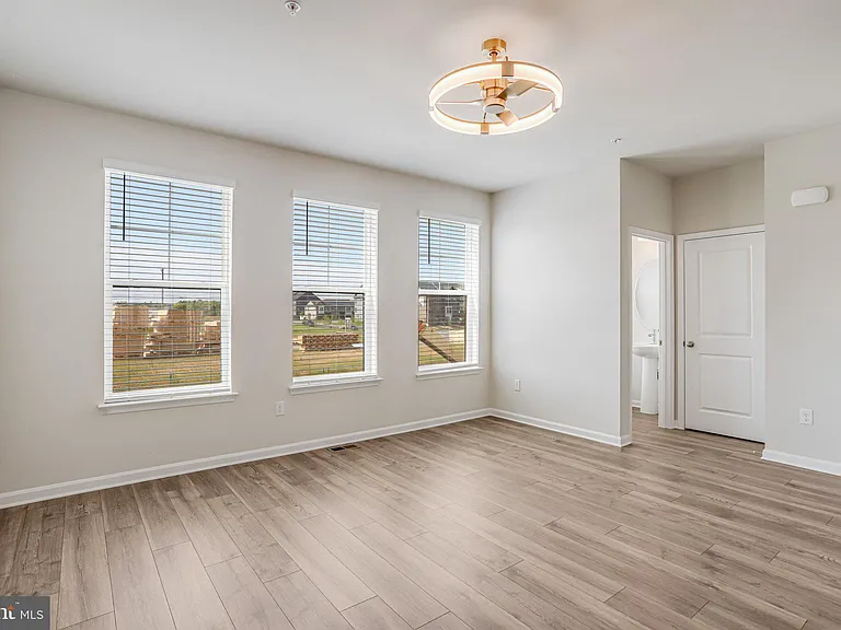 385 Ensemble Way — Photo 4