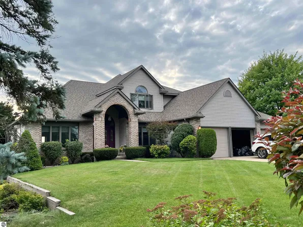 1118 Fairway Dr, Lake Isabella, MI 48893