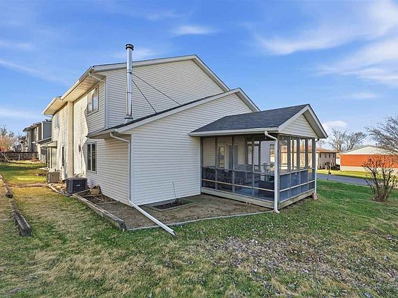 3rd image of 863 Boston Way