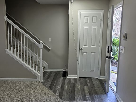 4th image of 831 Crestwell Cir SW