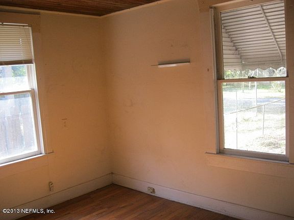 5th image of 3305 Drew St