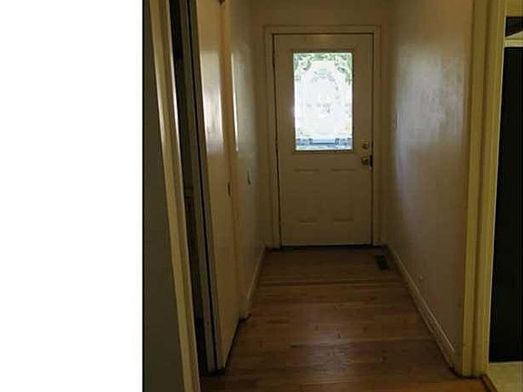 4th image of 311 Mistletoe Dr