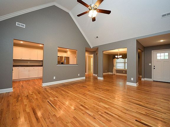 5th image of 124 Briar Meadow Trl SE