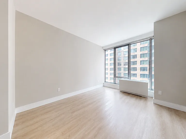 237 E 34th St #1103 — Photo 9