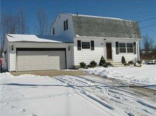 5651 James Dr, Hamburg, NY 14075