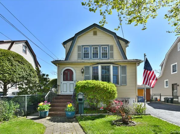 83 Cambridge Street, Valley Stream, NY 11581
