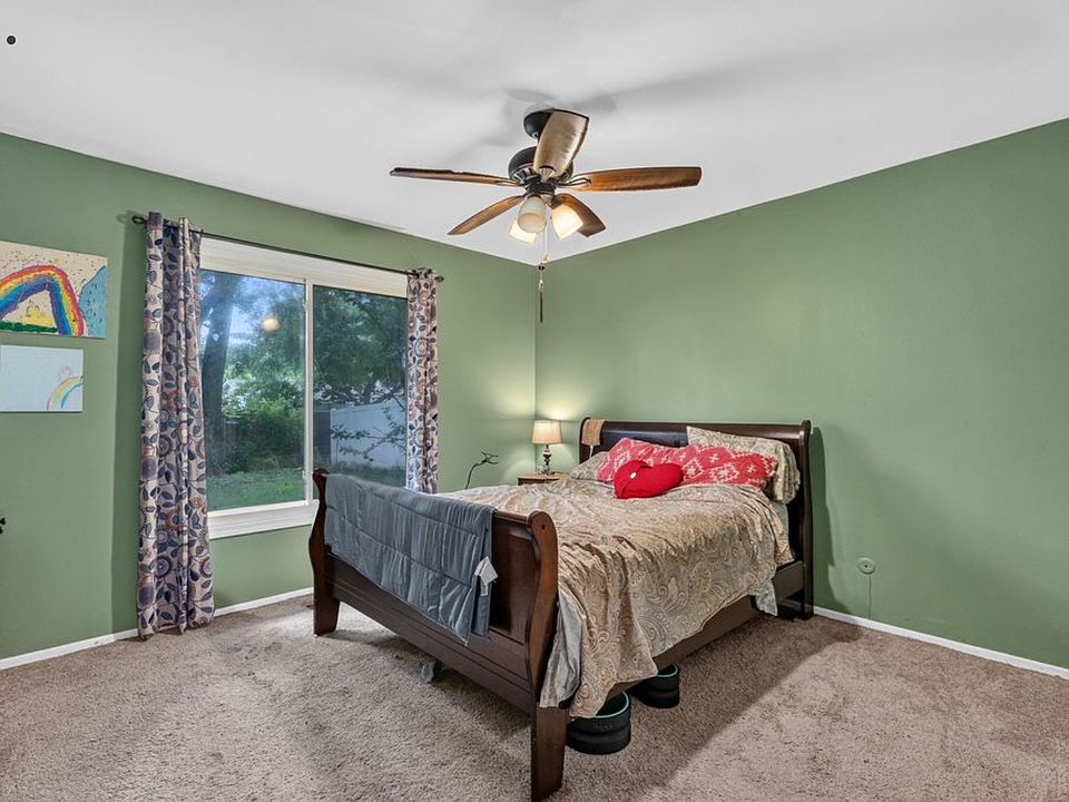 1st image of 140 Tamarack Dr