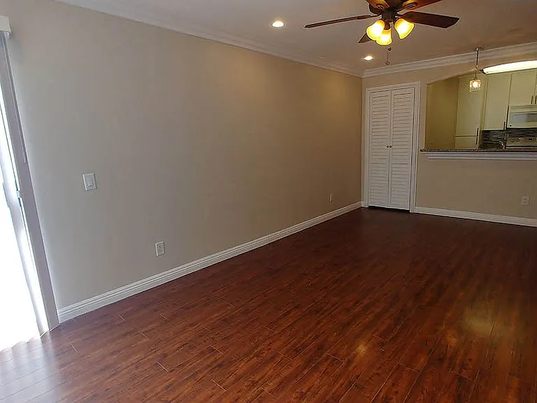 Villa De Adel Apts — Photo 112