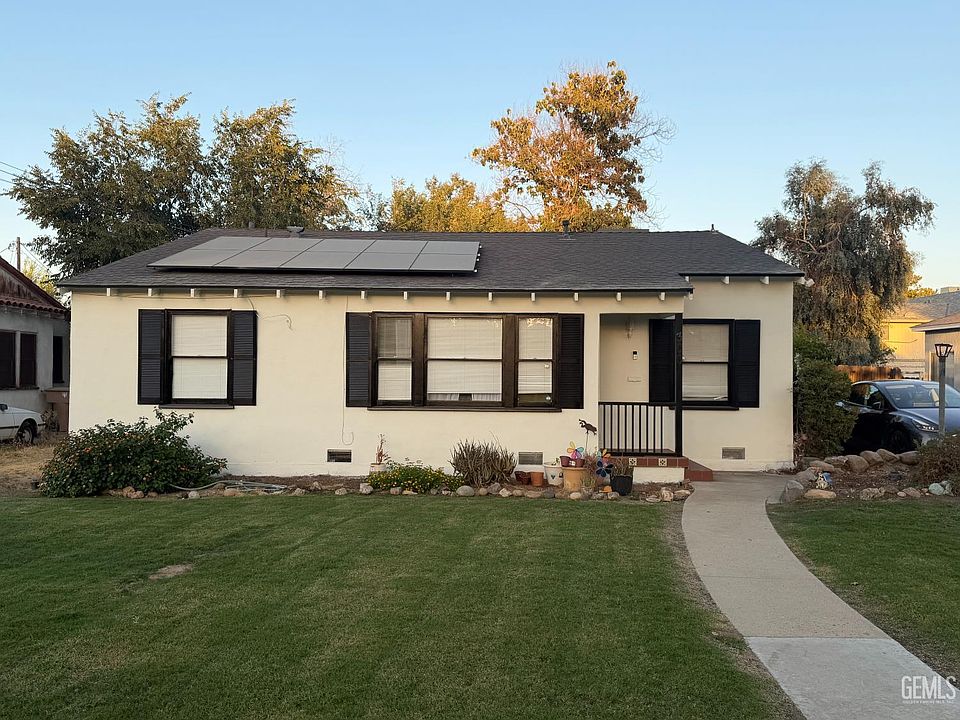 1st image of 300 Holtby Rd