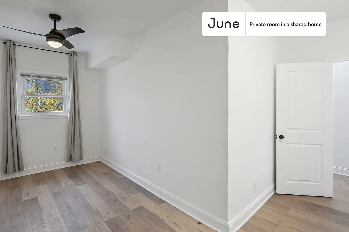 Full bedroom in 5 bed/3.5 bath home in Upper Central NE #810 B — Photo 2