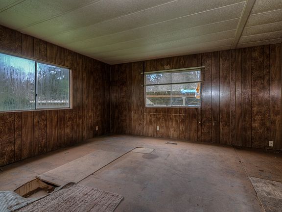 4th image of 791 SE Noble Glen Dr
