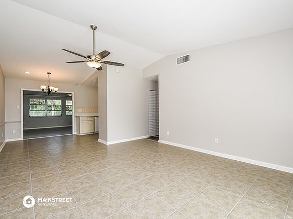 4th image of 2081 Hariet St