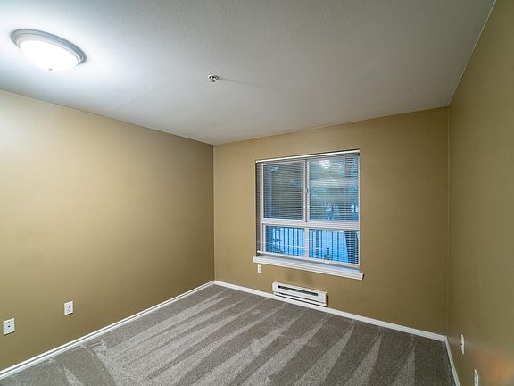 5th image of 2805 NE 125th St APT 201
