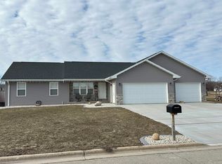 516 Patrick Ln, Pulaski, WI 54162